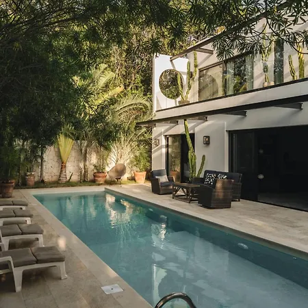 Spacious 8Br Double Villa, Gated, Double Patio & Pool