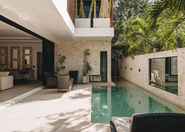 Casa de férias Luxe 8br Double Villa, Gated, Patio & Pool *