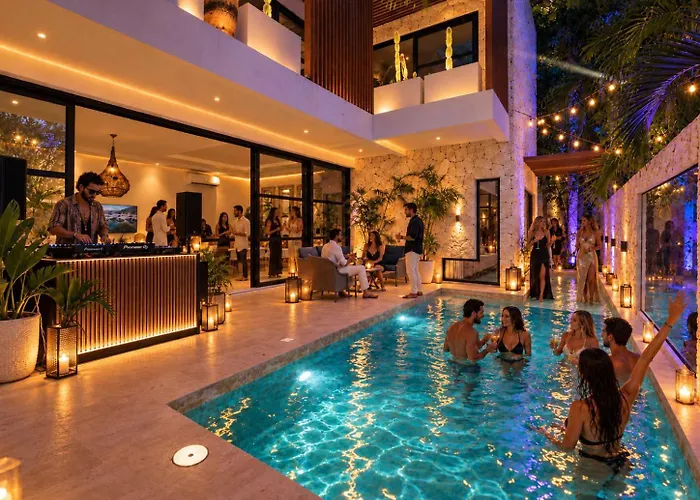 Casa de férias Luxe 8br Double Villa, Gated, Patio & Pool Tulum