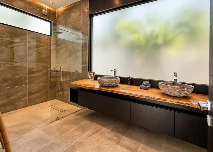 Luxe 8br Double Villa, Gated, Patio & Pool
