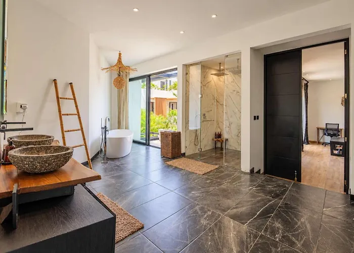 Luxe 8br Double Villa, Gated, Patio & Pool
