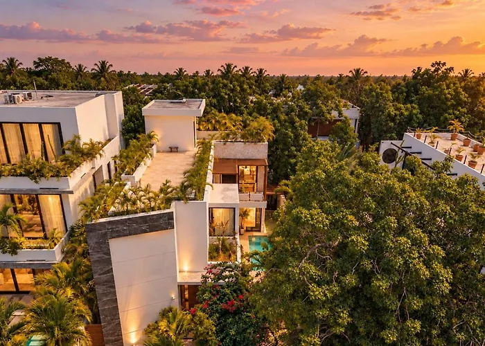 Luxe 8br Double Villa, Gated, Patio & Pool Casa de férias *