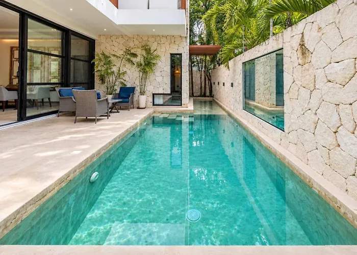 Casa de férias Luxe 8br Double Villa, Gated, Patio & Pool *