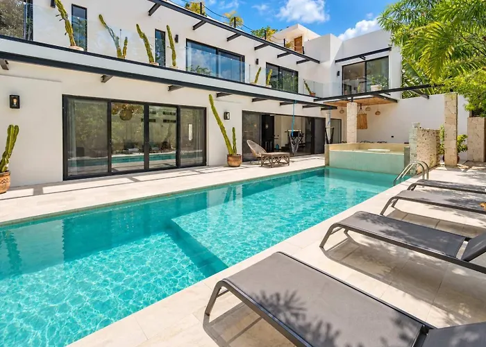 Luxe 8br Double Villa, Gated, Patio & Pool Tulum