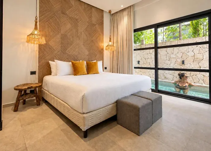 Luxe 8br Double Villa, Gated, Patio & Pool Casa de férias *