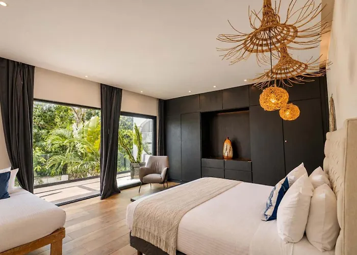 Luxe 8br Double Villa, Gated, Patio & Pool *