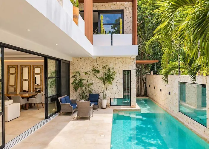Luxe 8br Double Villa, Gated, Patio & Pool Casa de férias